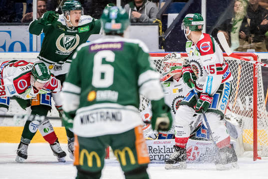 Färjestads Johan Ryno jublar