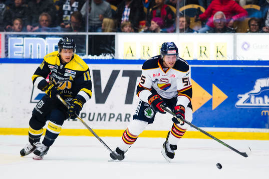s Simon Önerud och Djurgårdens Alexander Urbom