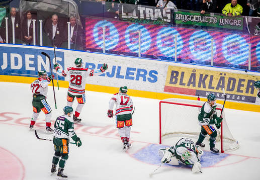 Frölundas Johan Sundström jublar mot Färjestads