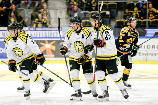 Brynäs Jonathan Pudas jublar