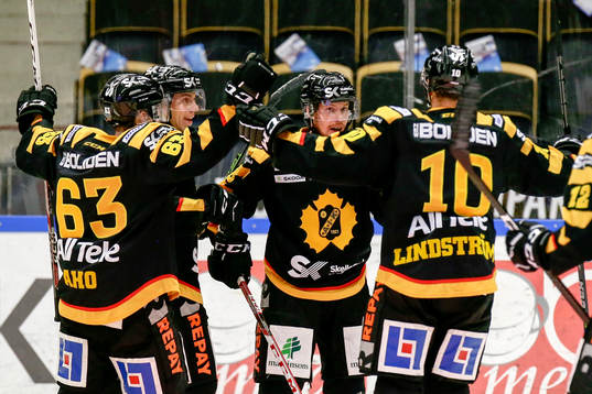 Skellefteås Niclas Burström jublar