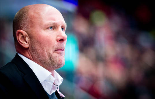 Malmö Redhawks tränare Peter Andersson deppar