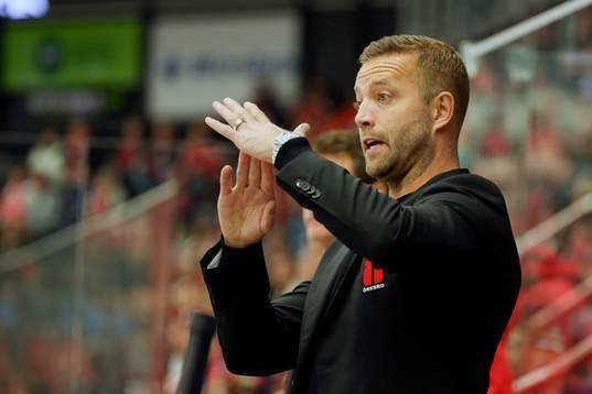 Örebros tränare Johan Tornberg tar time-out