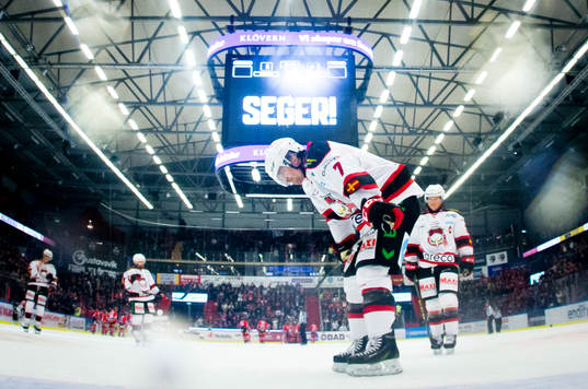 Malmö Redhawks Nils Andersson och Erik Forssell deppar