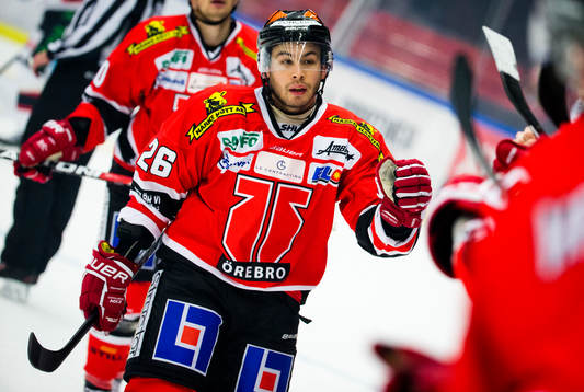Örebros Greg Squires jublar