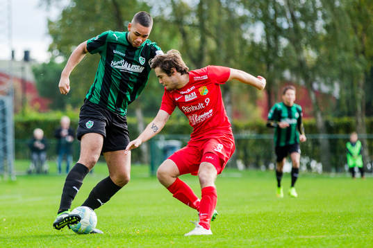Högaborgs Jason Johnson och Torslandas Mathias Johannesson