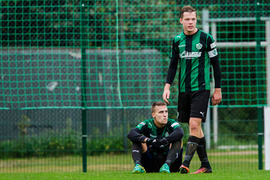 Högaborgs Marcus Krmpotic och Jesper Larsson deppar