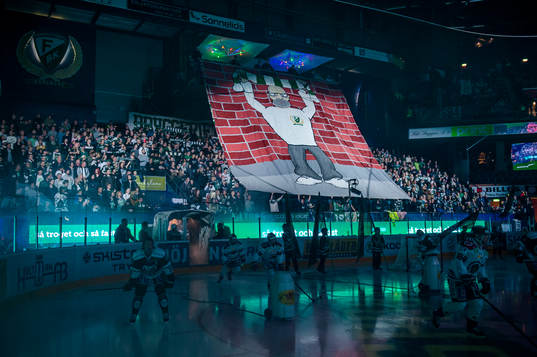 Färjestads hejarklack, Wolfpack, har tillverkat en tifo