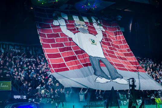 Färjestads hejarklack, Wolfpack, har tillverkat en tifo