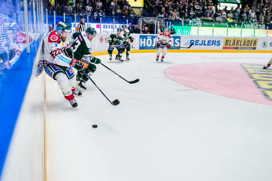 Frölundas Robin Figren och Färjestads Anton Grundel