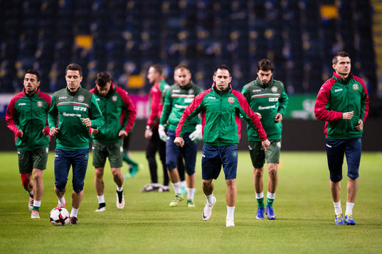 Bulgariens spelare värmer upp