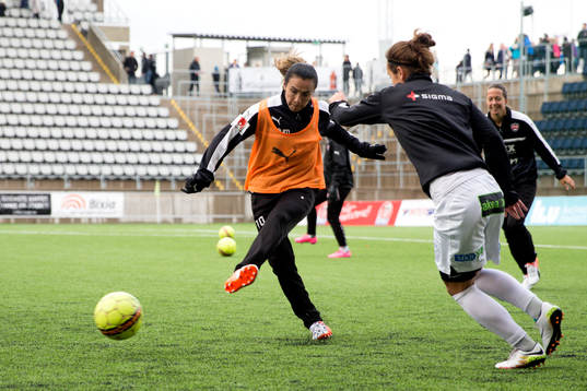 Rosengårds Marta Viera Da Silva värmer upp