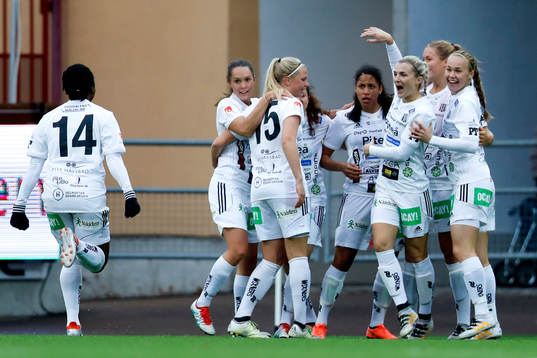 Piteås Tempest-Marie Norlin jublar med lagkamraterna