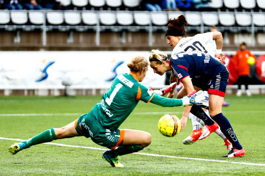 Rosengårds Ella Masar och Linköpings målvakt Cajsa
