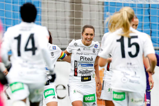 Piteås Felicia Karlsson jublar