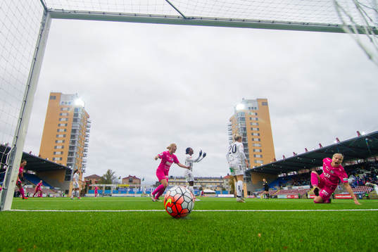 Eskilstunas Annica Svensson (h) jublar