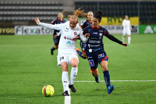 Rosengårds Ebba Wieder och Linköpings Claudia Neto