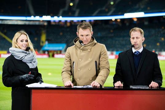 s Karin Frick, Kim Källström och Simon Bank i studion