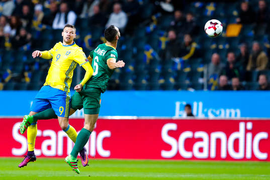 Sveriges Marcus Berg och Bulgariens Simeon Slavchev