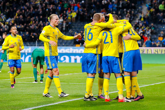Sveriges Martin Olsson , Oscar Hiljemark, Emil Krafth ,
