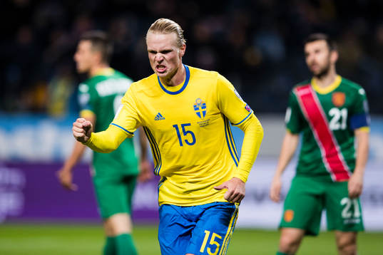 Sveriges Oscar Hiljemark jublar