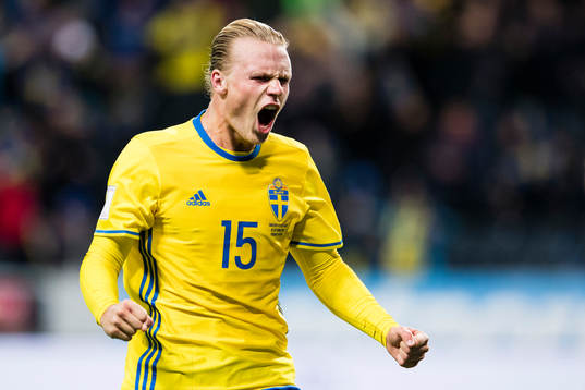 Sveriges Oscar Hiljemark jublar