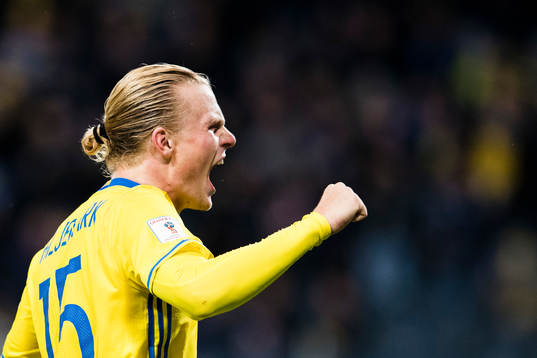 Sveriges Oscar Hiljemark jublar