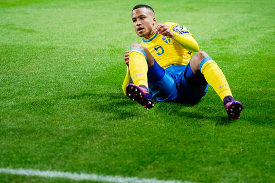 Sveriges Martin Olsson faller