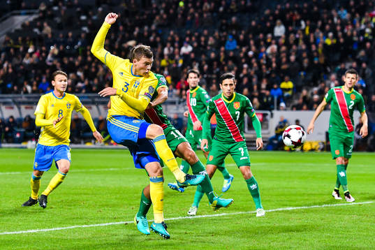 Sveriges Victor Nilsson Lindelöf gör 3-0