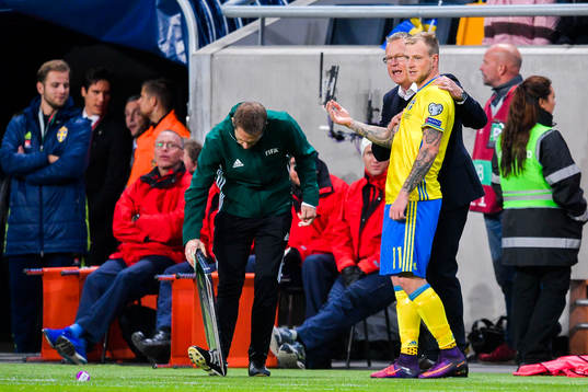 Sveriges John Guidetti blir inbytt av förbundskapten Janne