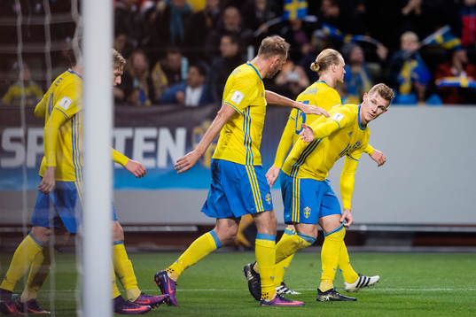 Sveriges Emil Krafth, Andreas Granqvist och Oscar Hiljemark
