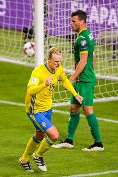 Sveriges Oscar Hiljemark jublar