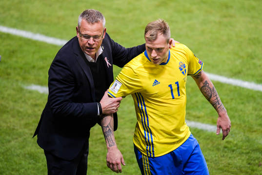 Sveriges John Guidetti blir inbytt av förbundskapten Janne