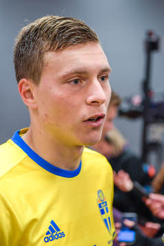 Sveriges Victor Nilsson Lindelöf i mixed zone