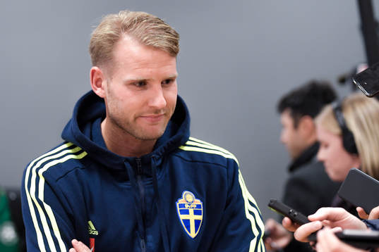 Sveriges Ola Toivonen i mixed zone