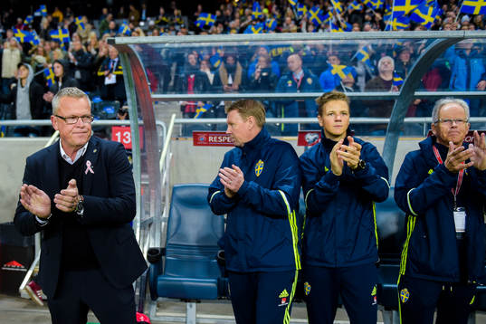 förbundskapten Janne Andersson assisterande