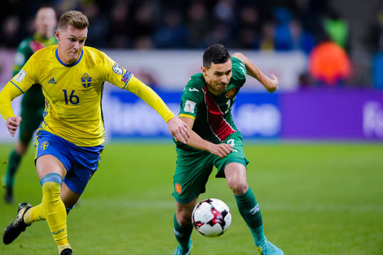 Sveriges Emil Krafth och Bulgariens Georgi Milanov