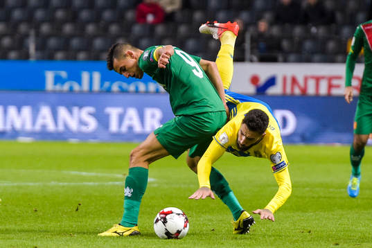 Bulgariens Georgi Kostadinov och Sveriges Jimmy Durmaz