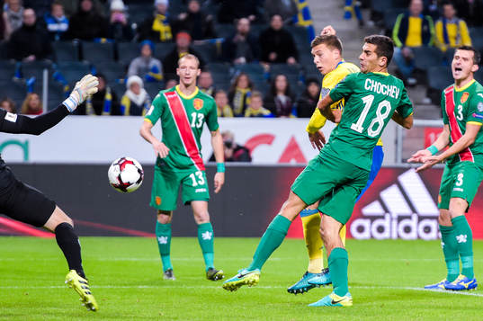 Sveriges Victor Nilsson Lindelöf gör 3-0