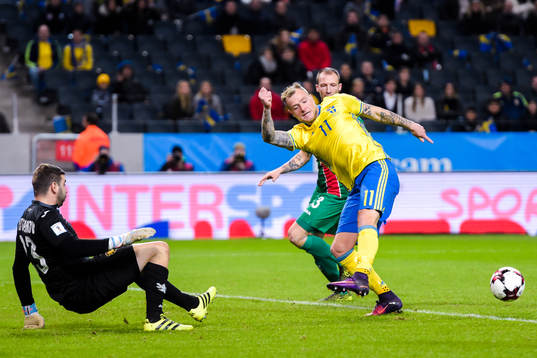 Sveriges John Guidetti missar målchans