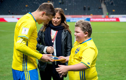 Sveriges Victor Nilsson Lindelöf får pris som matchens