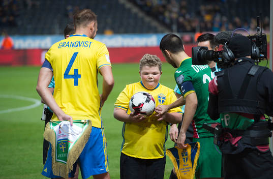 Min stora dag, Simon Gustafsson lämnar över matchbollen