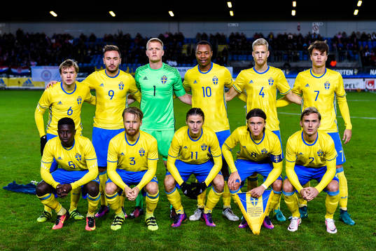 Sveriges Simon Tibbling  , Muamer Tankovic , målvakt Tim
