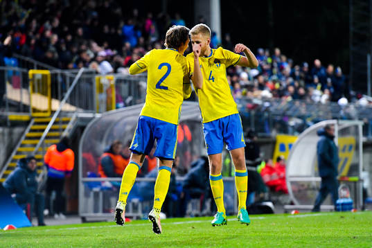 Sveriges Linus Wahlqvist och Filip Dagerstål jublar