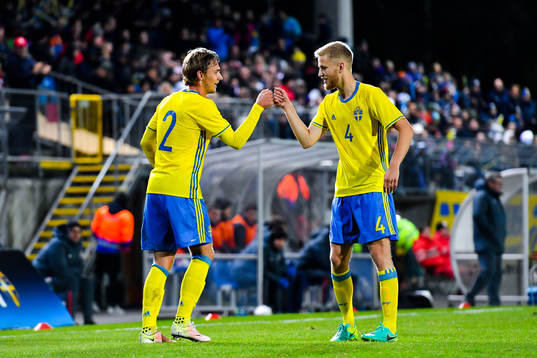 Sveriges Linus Wahlqvist och Filip Dagerstål jublar