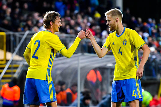 Sveriges Linus Wahlqvist och Filip Dagerstål jublar