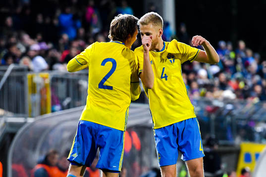 Sveriges Linus Wahlqvist och Filip Dagerstål jublar