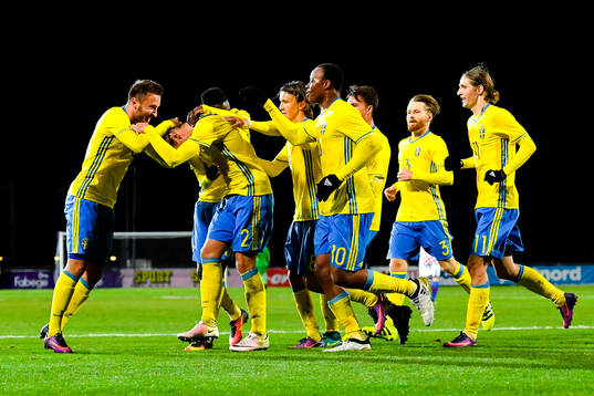 Sveriges spelare jublar