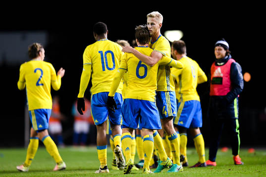 Sveriges Filip Dagerstål och Simon Tibbling   jublar