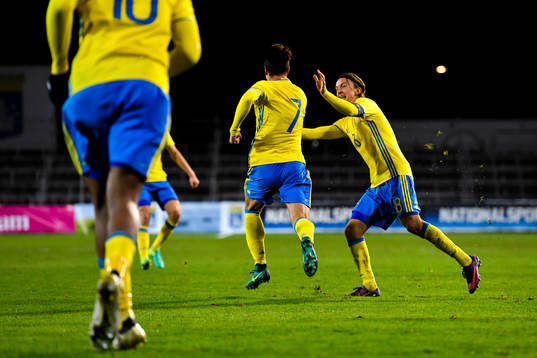 Sveriges Melker Hallberg  och Kristoffer Olsson jublar